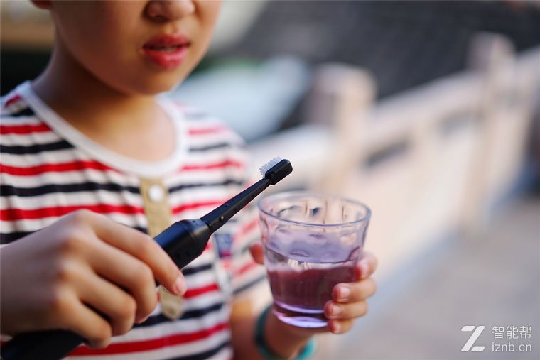 有了它再也不用为刷不干净牙烦恼oralshark声波电动牙刷K117-B