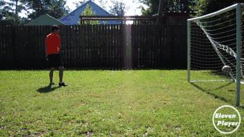 如何踢出一脚完美的侧身凌空抽射,足球射门动作的上半身正确姿势