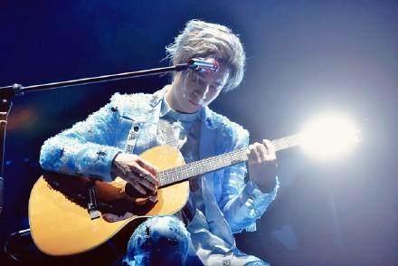 薛之谦前妻高磊鑫个人资料,薛之谦为前妻高磊鑫深情唱歌