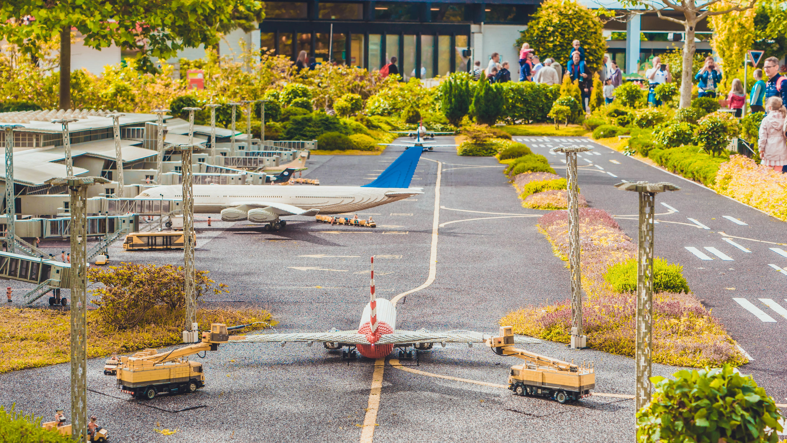 由8块积木拼成的小积木,超级巨型大的游乐场搭建