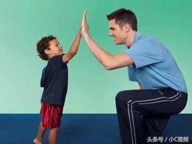 作为家长，应该如何正确引导孩子对足球的兴趣呢？