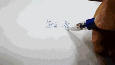 没办法啊打又打不过，只能用淫荡的微笑来缓解尴尬