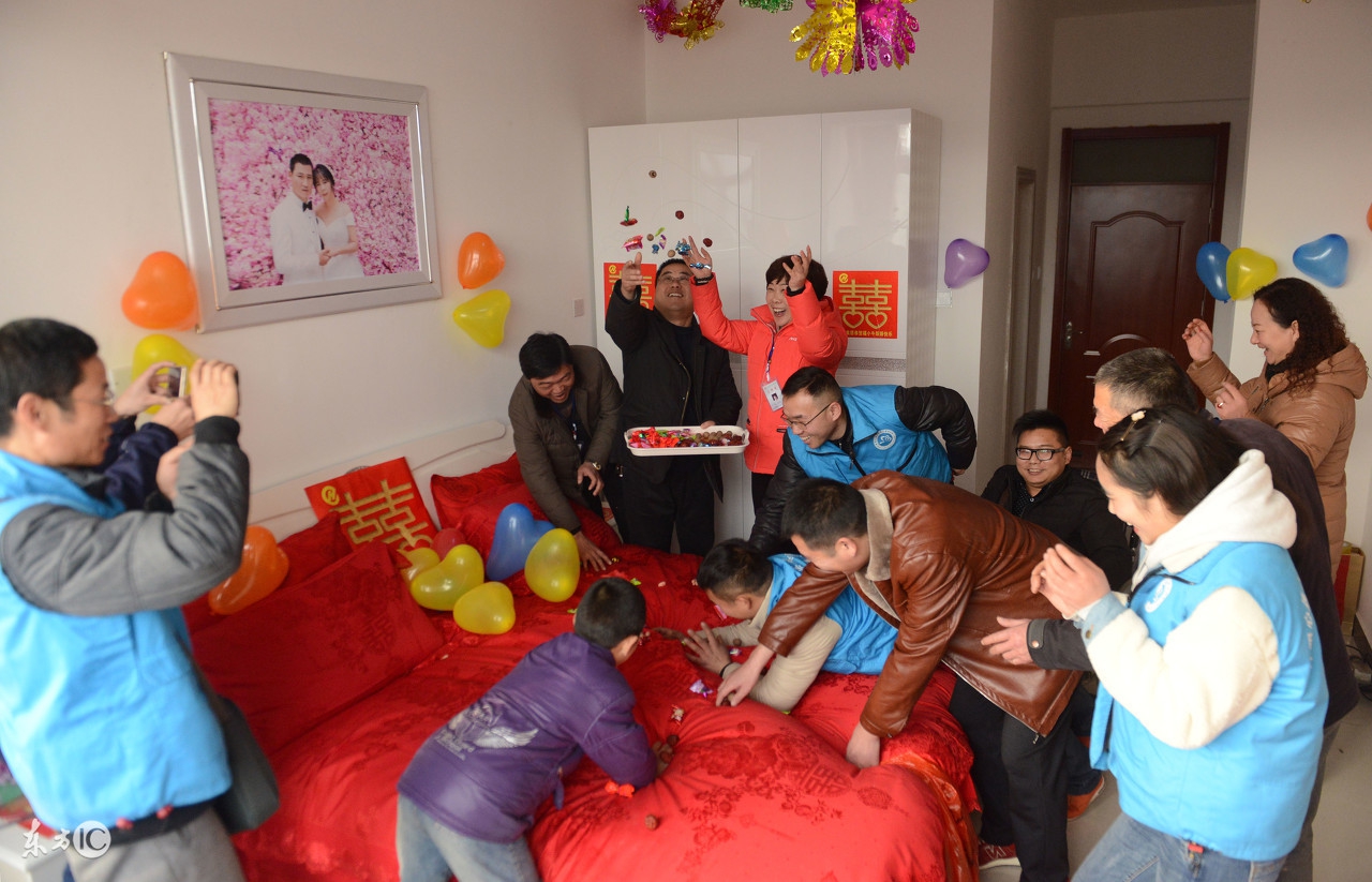 结婚当天堵门玩什么游戏比较好,闹婚房游戏整人问题