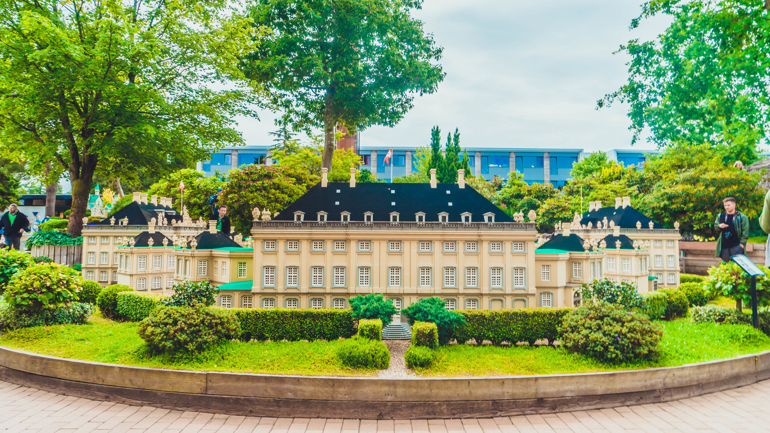 由8块积木拼成的小积木,超级巨型大的游乐场搭建