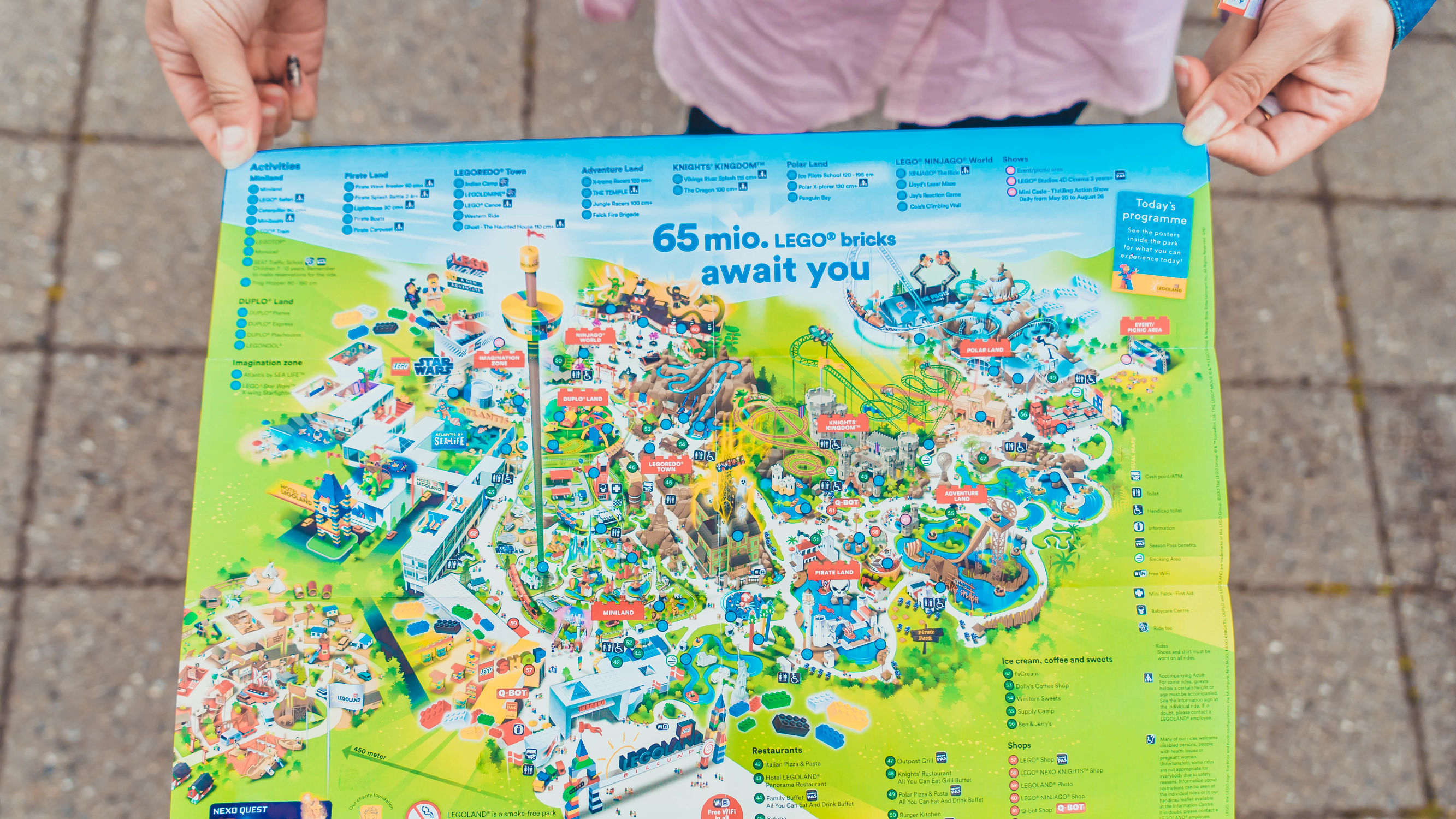 由8块积木拼成的小积木,超级巨型大的游乐场搭建