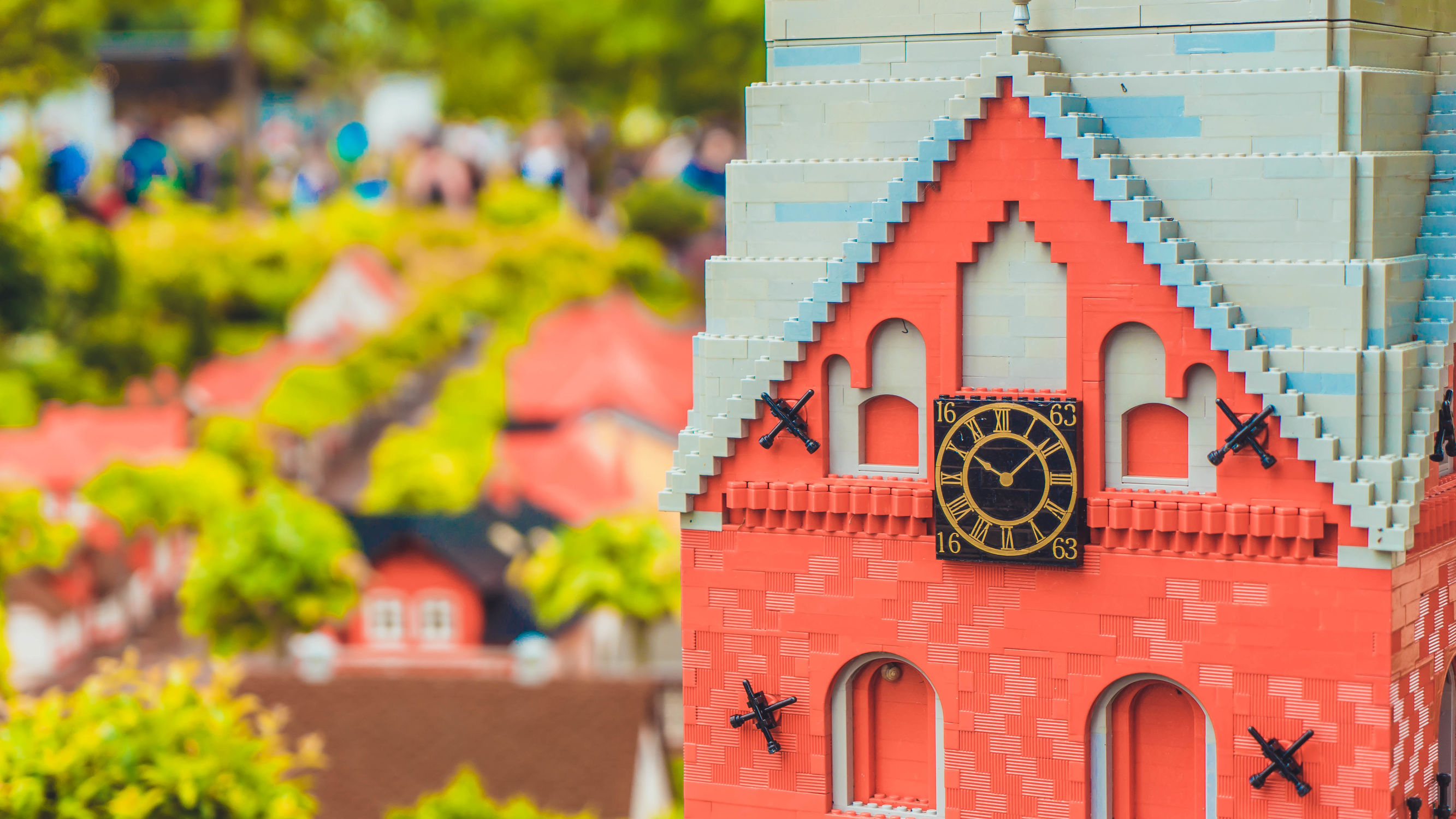 由8块积木拼成的小积木,超级巨型大的游乐场搭建