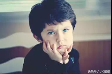 作为家长，应该如何正确引导孩子对足球的兴趣呢？