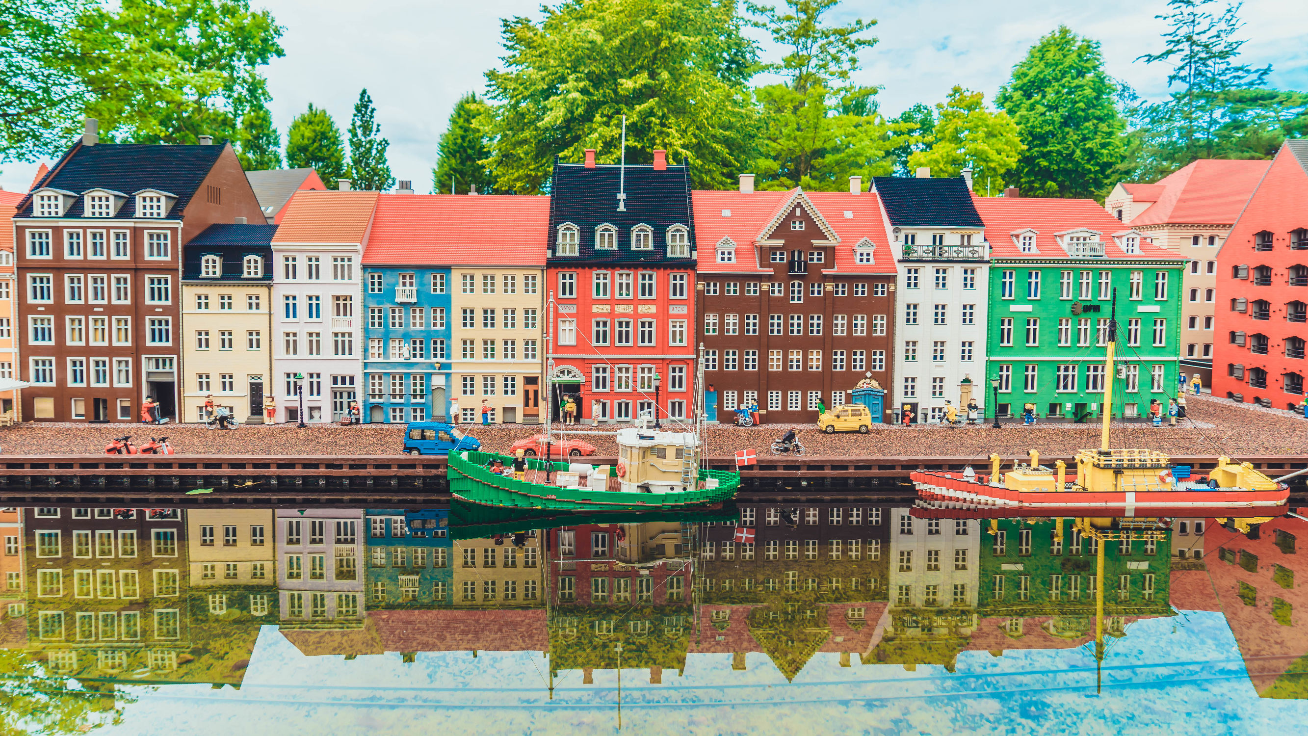 由8块积木拼成的小积木,超级巨型大的游乐场搭建