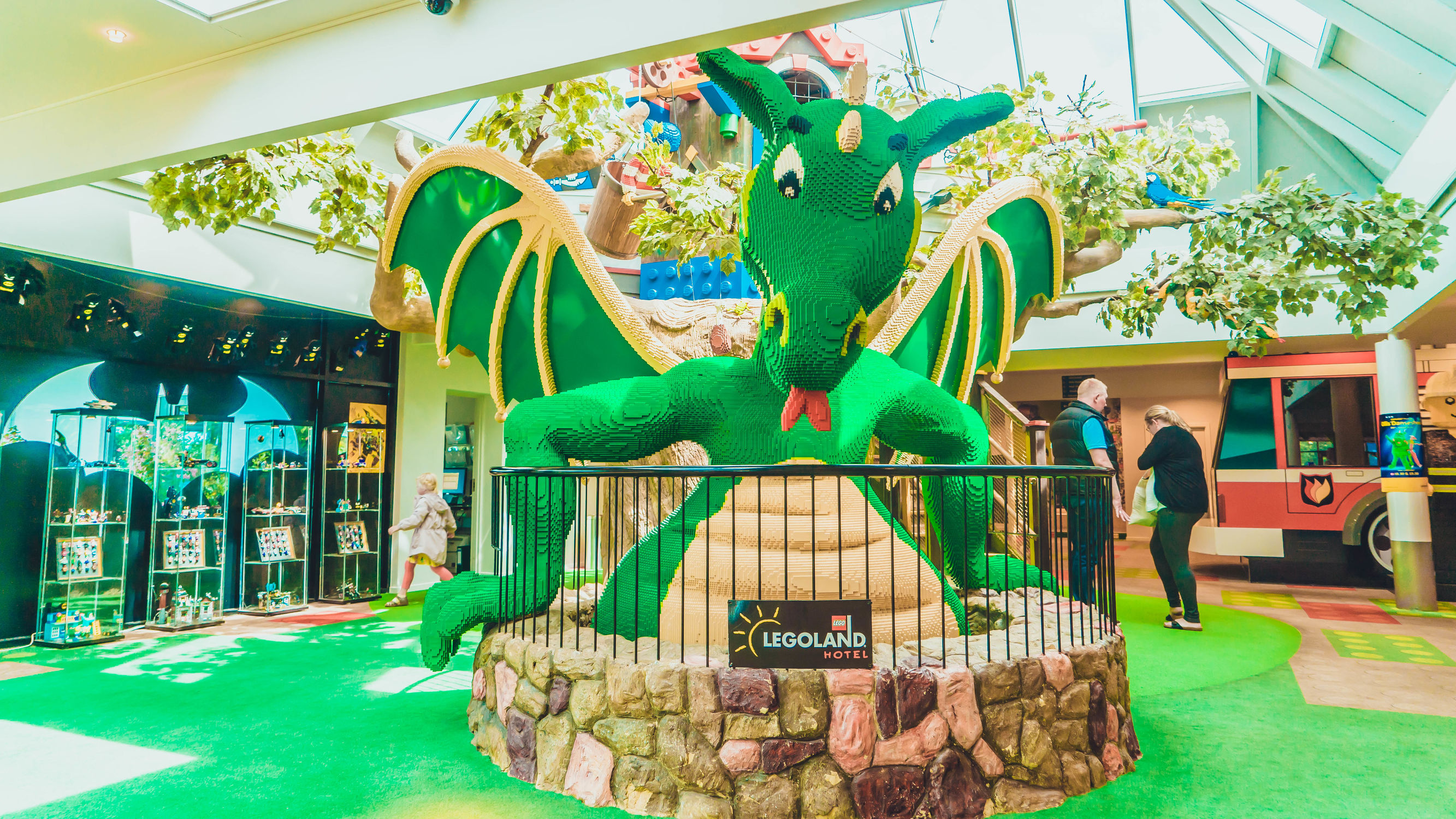 由8块积木拼成的小积木,超级巨型大的游乐场搭建