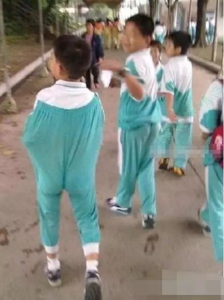 为何现在校服极土气极难看,中国丑校服