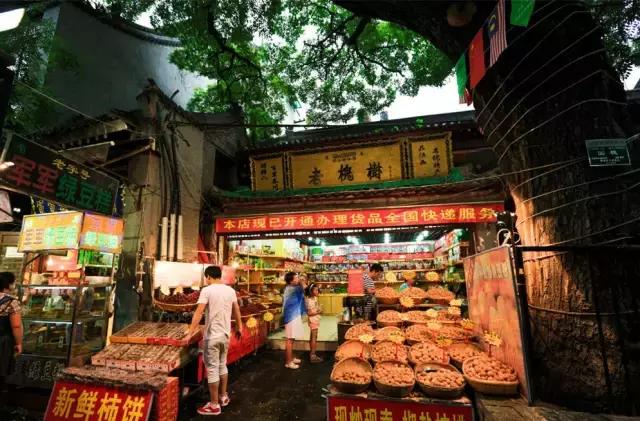 新乡必吃十大特点小吃步行街,舌尖上的古街美食街