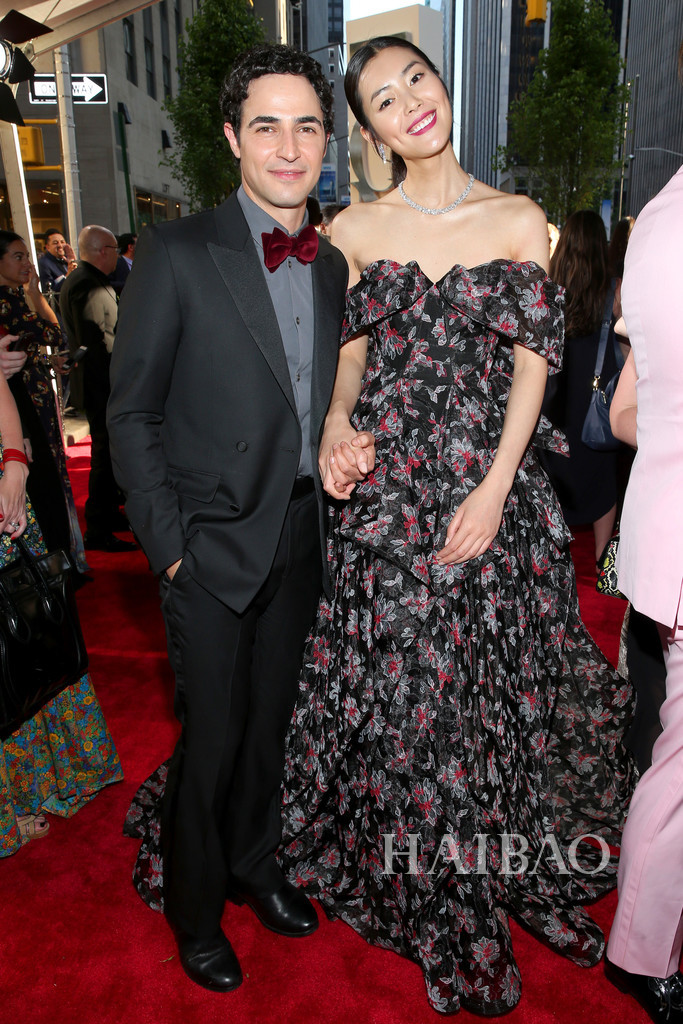 国内顶级模特刘雯时装秀,杨紫琼刘雯谷爱凌亮相metgala红毯