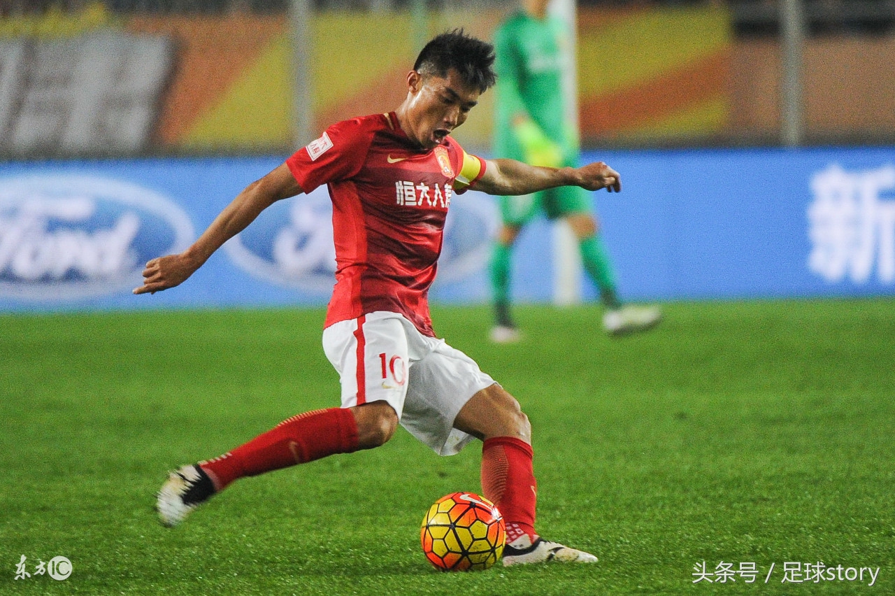 中国足球史上十大球王排名榜,中国十大足球球星