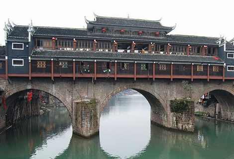 凤凰城沱江泛舟票价,悠然泛舟