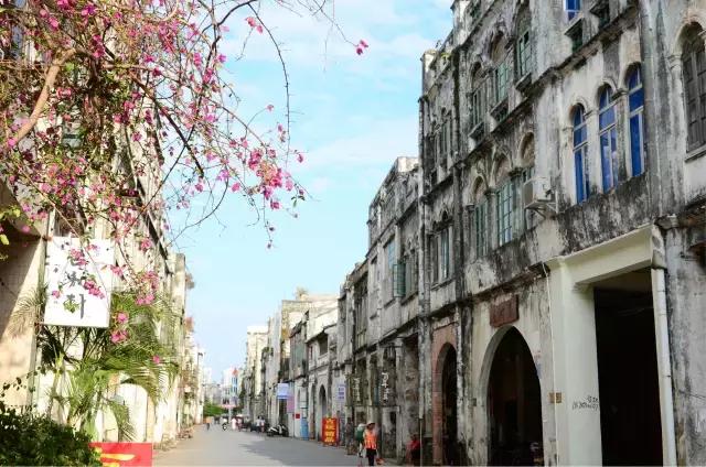 新乡必吃十大特点小吃步行街,舌尖上的古街美食街