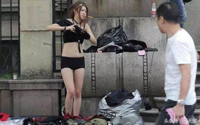 淘宝卖家秀试衣模特视频怎么拍的,淘宝卖家的模特都是自己拍的吗