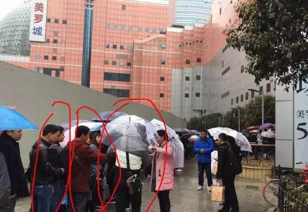 这年头店门口不站点黄牛，好意思说自己是网红？