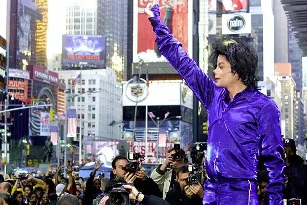 迈克尔杰克逊从黑到白全部过程,迈克尔杰克逊最后一次登场完整版