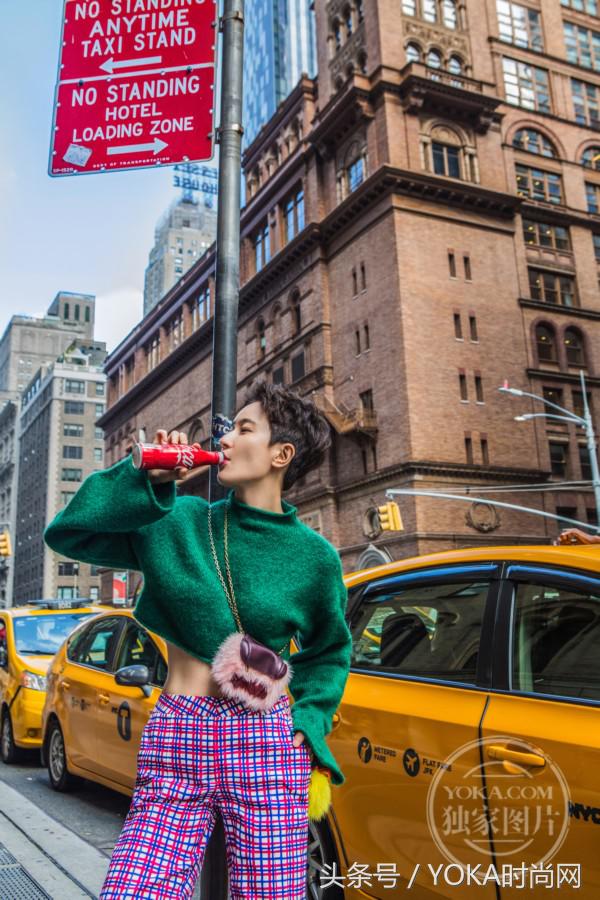 在路边拍照怎么摆姿势好看蹲着,在路边拍扭腰视频