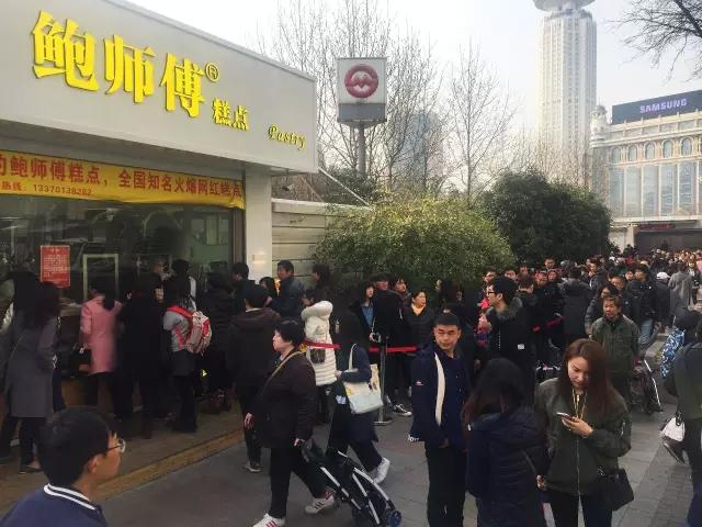 这年头店门口不站点黄牛，好意思说自己是网红？