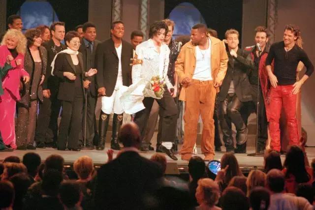 迈克尔杰克逊从黑到白全部过程,迈克尔杰克逊最后一次登场完整版