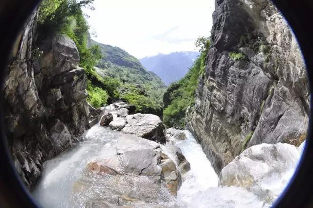 虎跳峡的震撼,虎跳峡惊险之旅