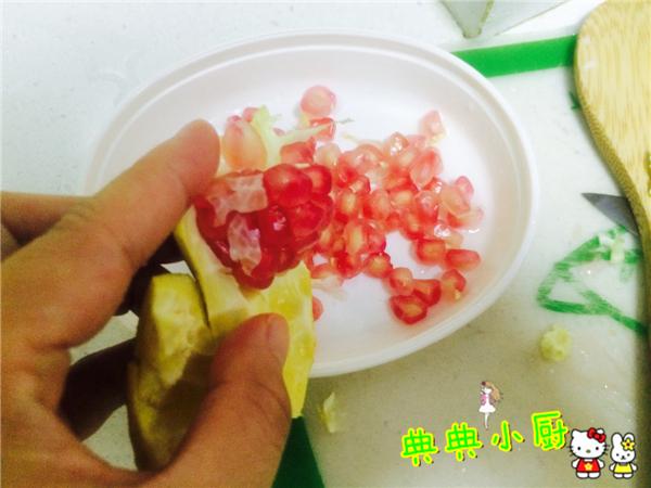 学会这招教你快速剥出完整石榴,石榴如何剥可以粒粒分明