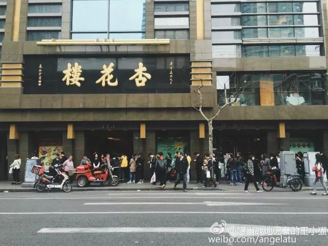 这年头店门口不站点黄牛，好意思说自己是网红？