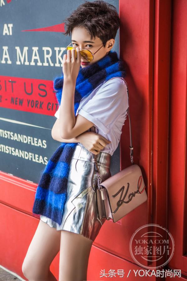 在路边拍照怎么摆姿势好看蹲着,在路边拍扭腰视频