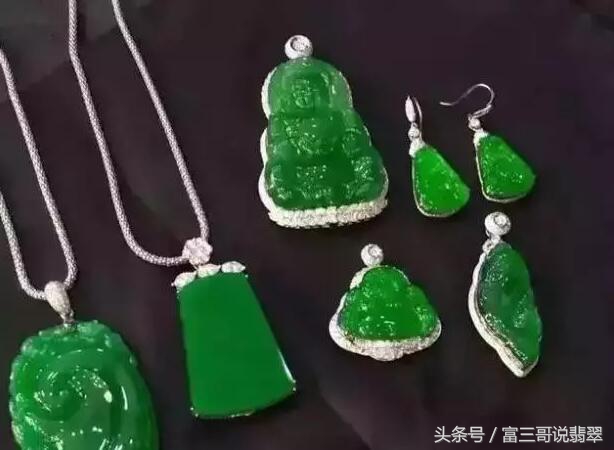 最牛赌石一夜暴富130万,赌石现场一刀赚18个亿帝王绿