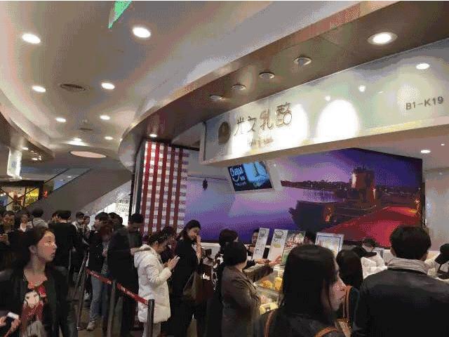 这年头店门口不站点黄牛，好意思说自己是网红？