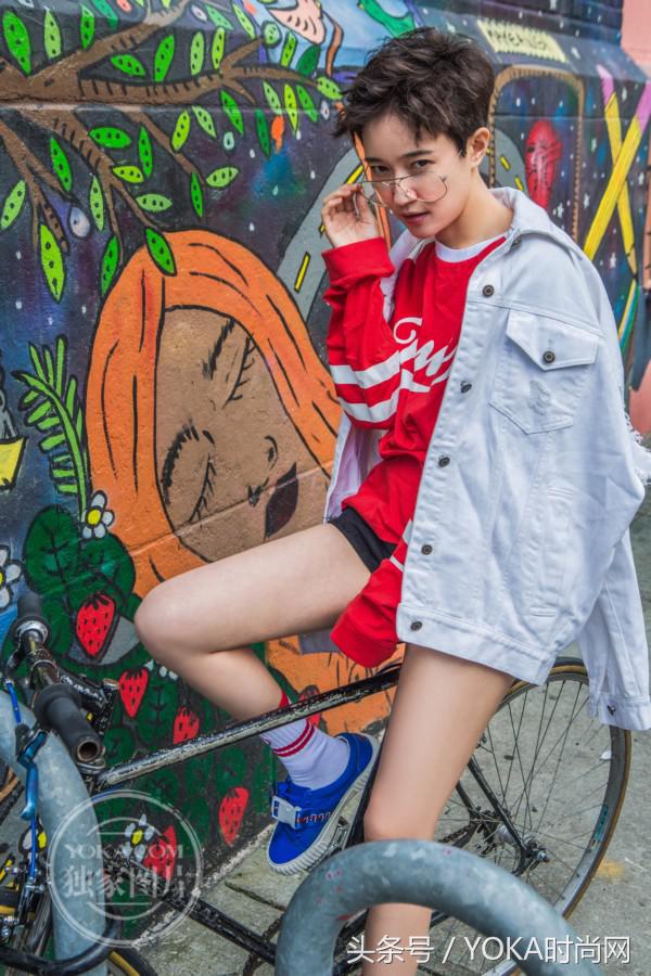 在路边拍照怎么摆姿势好看蹲着,在路边拍扭腰视频