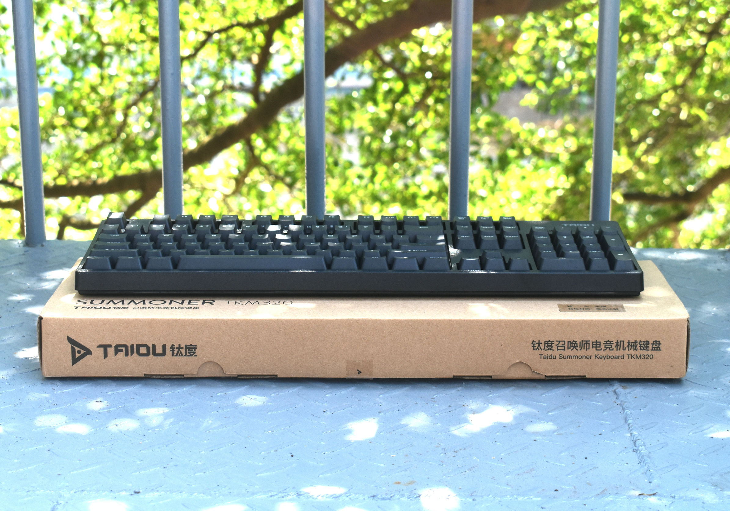 召唤师电竞机械键盘茶轴版,原厂轴xpg召唤者游戏机械键盘体验
