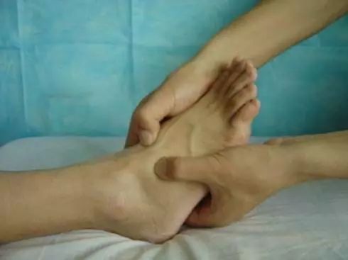 如何在球场上保护好自己的脚踝,脚踝一直受伤怎么进行恢复训练