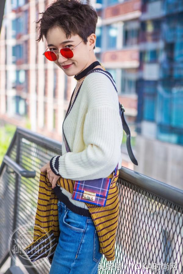 在路边拍照怎么摆姿势好看蹲着,在路边拍扭腰视频