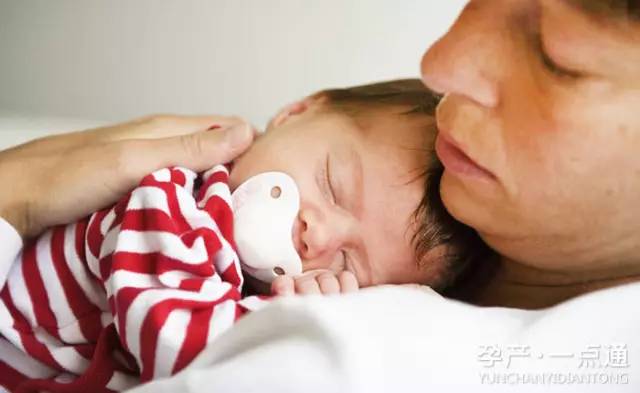 月子里让家里人照顾还是请月嫂,月子期间婆婆照顾还要月嫂吗