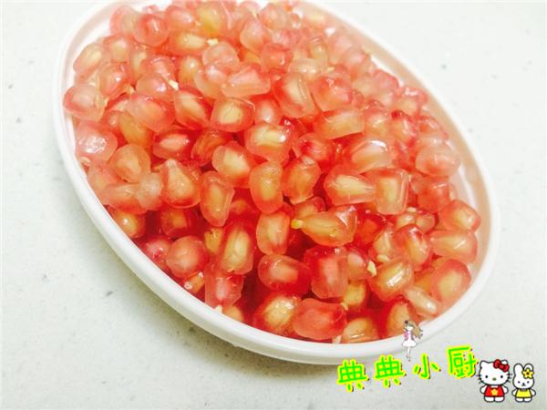 学会这招教你快速剥出完整石榴,石榴如何剥可以粒粒分明