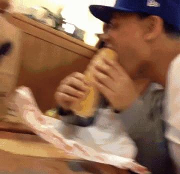 姑娘，你这样让我们没法做生意了啊，小本买卖