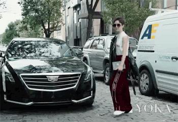 在路边拍照怎么摆姿势好看蹲着,在路边拍扭腰视频