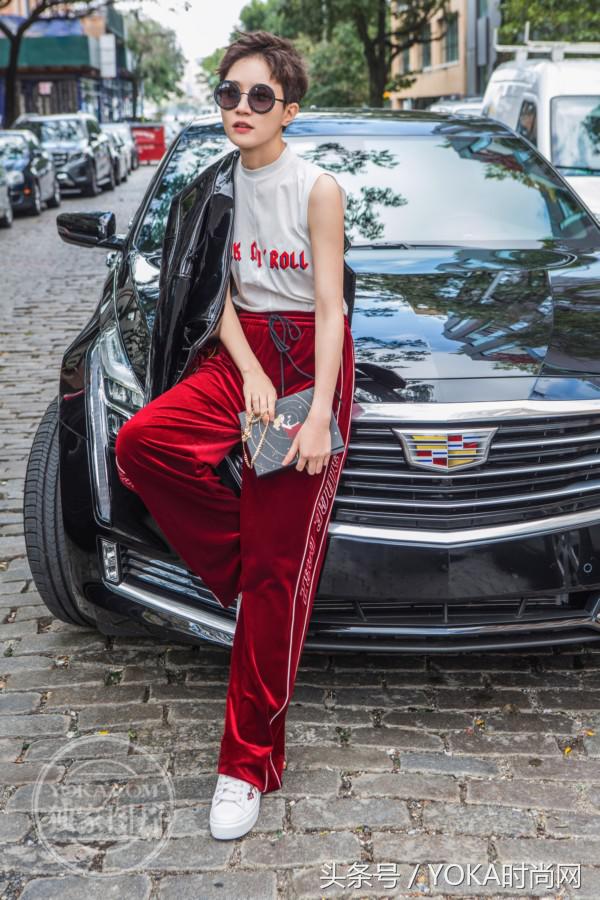 在路边拍照怎么摆姿势好看蹲着,在路边拍扭腰视频