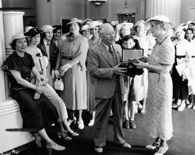 蜜丝佛陀牛油果口红025测评,蜜丝佛陀热血成都口红试色