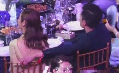 霍建华林心如罕见同框秀恩爱,霍建华林心如手挽手一片尖叫声