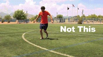 足球远射教学弧线球,足球底线小技巧