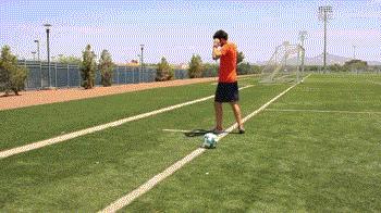 足球远射教学弧线球,足球底线小技巧