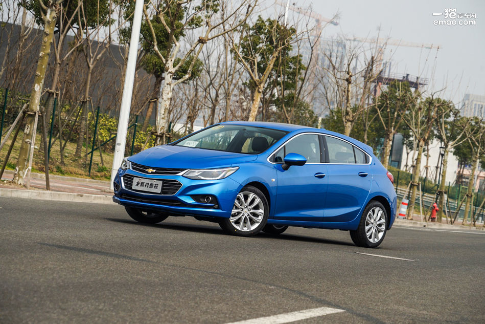 试驾雪佛兰科鲁兹两厢版,科鲁兹两厢顶配掀背1.6t小钢炮