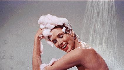 秋天头发干燥毛躁怎么变柔顺,洗头怎样护理可以让头发少掉一点