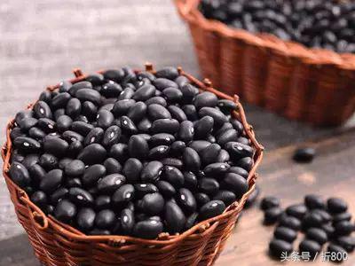 秋天头发干燥毛躁怎么变柔顺,洗头怎样护理可以让头发少掉一点