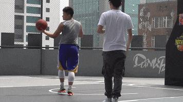 考辛斯低位单打技巧,考辛斯打法风格技术特点