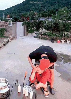 李钟硕匹诺曹手臂受伤,李钟硕匹诺曹刮胡子