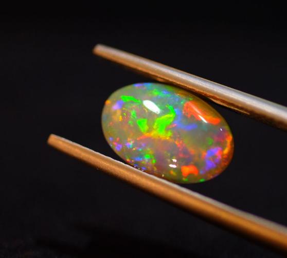 五彩斑斓的欧泊,欧泊石多少钱一克